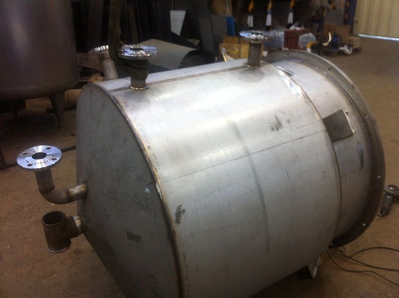 Fabricación de depósitos en acero y aluminio para la industria 01